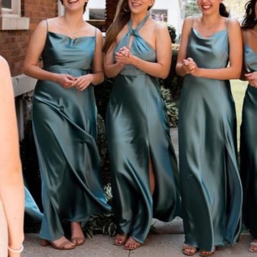 LISA LONG DRESS
SATIN SEA GLASS 2 Medium